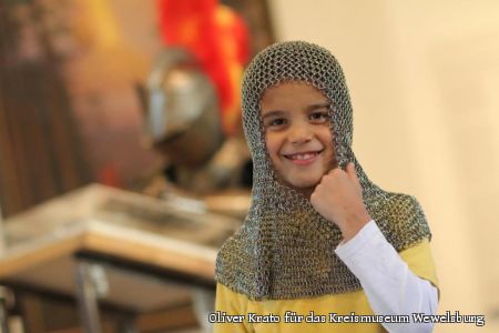 Wie das Leben auf der Burg aussieht, können Kinder bei den Ferienspielen im Herbst in der Wewelsburg erfahren. (Foto: Oliver Krato für das Kreismuseum Wewelsburg)  
