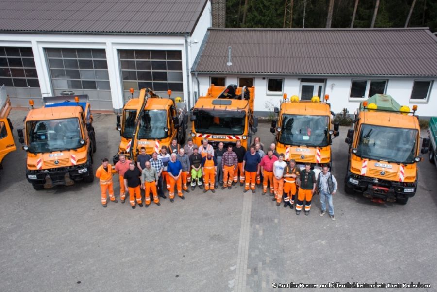 Sieben Streufahrzeuge und 24 Straßenwärter von den Kreisbauhöfen sorgen im Winter für freie Fahrt auf den Kreisstraßen in Paderborn. (Foto: Amt für Presse- und Öffentlichkeitsarbeit, Kreis Paderborn)