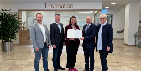 Förderbescheid-Übergabe im Paderborner Kreishaus