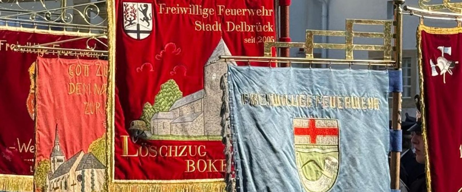 Feuerwehren aus dem Kreis Paderborn treffen sich zum Verbandstag im Paderborner Stadtteil Schloß Neuhaus 