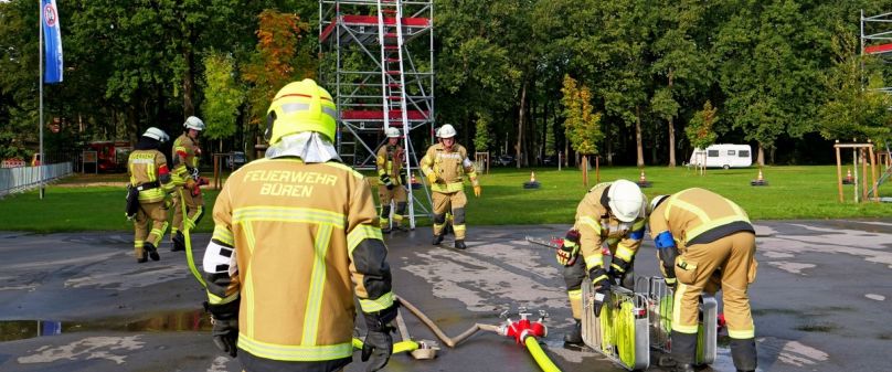 Mehr als 400 Feuerwehrleute kommen gehörig ins Schwitzen