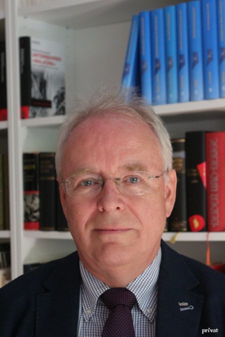 Prof. Dr. Winfried Heinemann 