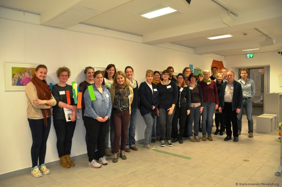 Über zwanzig Gedenkstättenpädagogen, Lehrerinnen und Lehrer, Studierende sowie Mitarbeiter von Geschichtswerkstätten und Initiativen aus NRW, Niedersachsen, Bremen und Hessen. diskutierten, wie man Kindern das Thema des Nationalsozialismus  (Foto: Kreismuseum Wewelsburg)