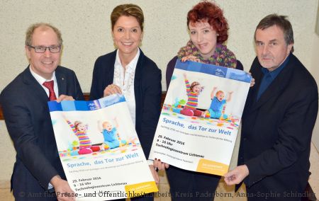 Richten den Fachtag frühkindliche Bildung mit dem Schwerpunkt Sprache aus: Landrat Manfred Müller, Edith Rehmann-Decker (Sachgebietsleiterin für Kinder-Jugend- und Familienförderung), Sarah Brandhorst (Fachberatung Kindertageseinrichtungen) und Hermann Hutsch (Leiter des Kreisjugendamtes). (Foto: Amt für Presse- und Öffentlichkeitsarbeit, Kreis Paderborn, Anna-Sophie Schindler) Richten den Fachtag frühkindliche Bildung mit dem Schwerpunkt Sprache aus: Landrat Manfred Müller, Edith Rehmann-Decker (Sachgebietsleiterin für Kinder-Jugend- und Familienförderung), Sarah Brandhorst (Fachberatung Kindertageseinrichtungen) und Hermann Hutsch (Leiter des Kreisjugendamtes). (Foto: Amt für Presse- und Öffentlichkeitsarbeit, Kreis Paderborn, Anna-Sophie Schindler)